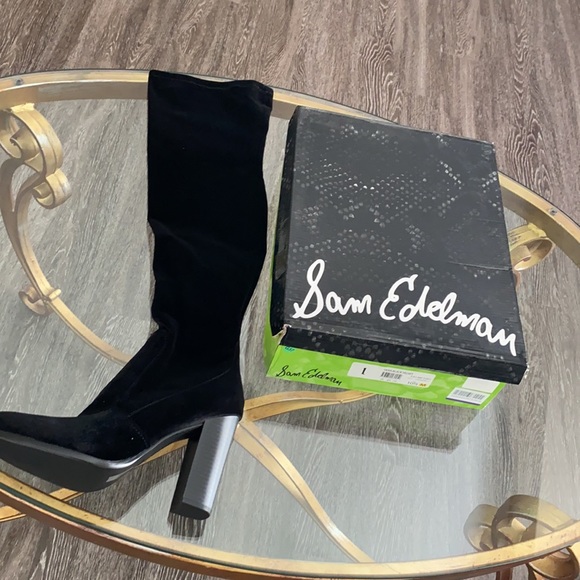 Boots - Picture 4 of 4